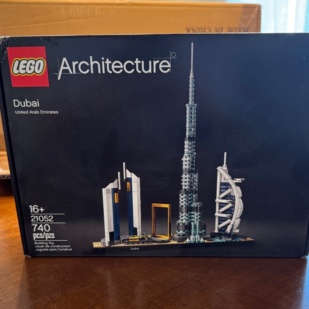 Lego Architecture Dubai Set - Black, White, Blue